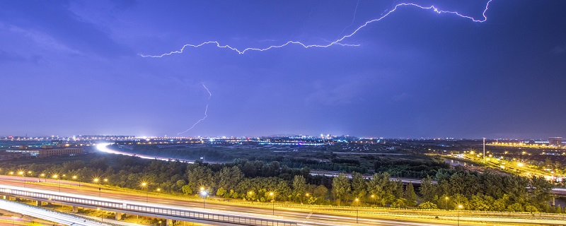 雷阵雨飞机能正常起飞吗