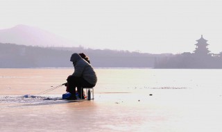 冬天什么时间钓鱼最佳 冬季什么天气钓鱼最好