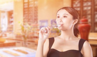 女人喝青梅酒的好处 女人喝青梅酒的好处简述