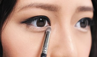 单眼皮画眼妆的技巧 单眼皮怎么画眼妆好看