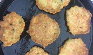 胡萝卜芹菜鸡肉饼的做法 怎样做胡萝卜芹菜鸡肉饼