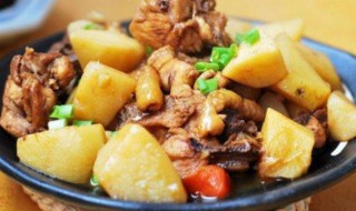 土豆和鸡肉该怎么做 家常菜土豆炖鸡块的方法