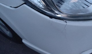 汽车塑料保险杠裂了修复方法 汽车塑料保险杠裂了怎么修复
