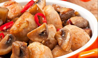 怎么做蘑菇炒鸡肉 蘑菇炒鸡肉需要哪些材料