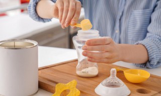 母乳转奶粉的正确方法 如何给宝宝转奶
