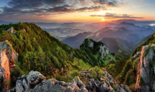 翻山越岭是什么意思 翻山越岭的出处