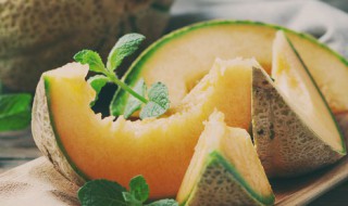 夏季吃哈密瓜的五大养生功效和注意事项 夏季吃哈密瓜具体五大养生功效和注意事项