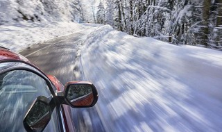 下雪后车辆上的积雪要清理吗 车上积雪要及时清理干净吗