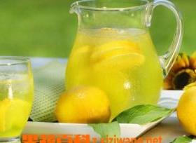柠檬水有什么功效 喝柠檬水的功效和好处