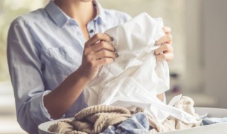 婴儿衣服上的奶渍发黄怎么清洗 婴儿衣服上的奶渍清洗技巧