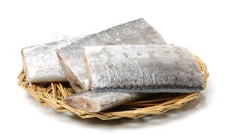 清洗带鱼银色表皮怎么处理 带鱼的银白色外皮需要洗掉么