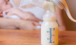母乳可以用奶瓶装着放冰箱吗 母乳可以直接放奶瓶放冰箱