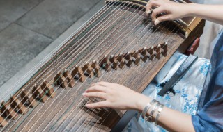中国古代名琴焦尾琴的得名来源于