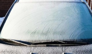 冬天汽车玻璃结冰方法 冬天汽车玻璃结冰怎么处理