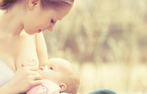 9个月宝宝吐奶厉害的原因 九个月宝宝吐奶厉害的原因