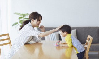 幼儿园孩子太内向怎么引导，幼儿园孩子太内向怎么引导他