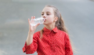 有能装开水的塑料水杯吗，有能装开水的塑料水杯吗怎么装
