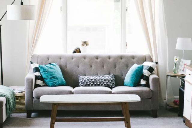 小户型客厅，沙发怎么布置，才不影响动线呢？