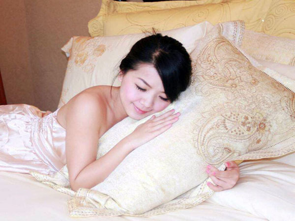 睡觉口水枕头黄臭怎么办 睡觉流口水和枕头有关系吗 睡觉流口水用什么枕头