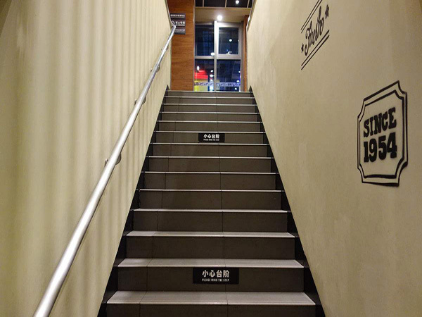 水泥楼梯怎样装修便宜 水泥楼梯装修注意事项是什么 