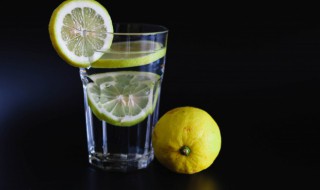 柠檬可以直接泡水喝吗 常喝柠檬水的好处
