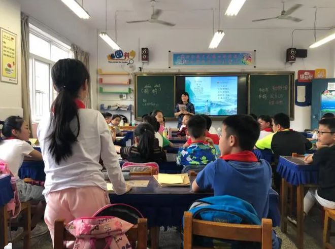 中小学或将开启“反向支教”，部分地区已在执行，教师态度不一