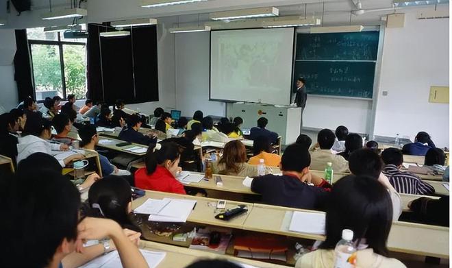 中南财大女教师擅自离境失去联系，被学校解聘，更多细节被扒出