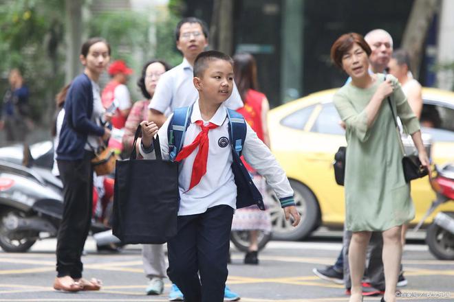 坏消息！广东多地发布中小学延迟开学通知，学生开心家长无奈