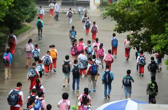 “苏拉”今日登陆，广州多地中小学停课，秋季开学时间延迟