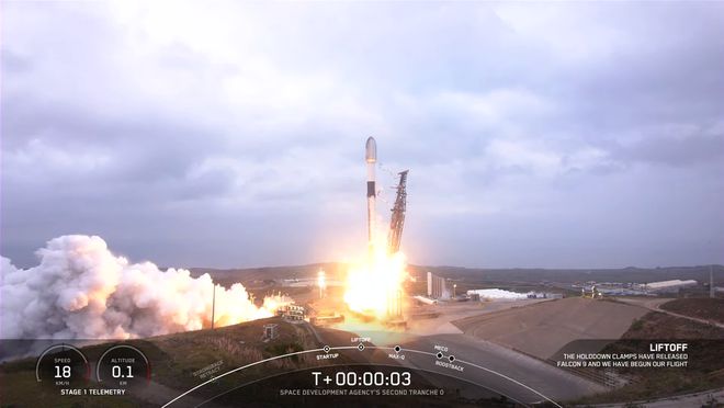 SpaceX 再发 13 颗卫星，今年已完成 61 次发射追平去年记录