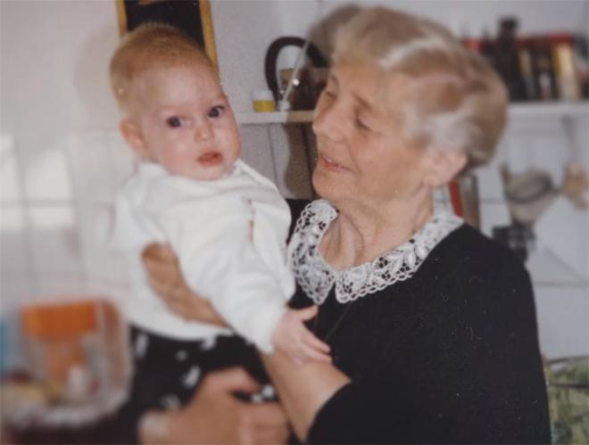 奶奶离世后，给32岁孙女留下老房，为纪念她，八年间小家修旧如旧