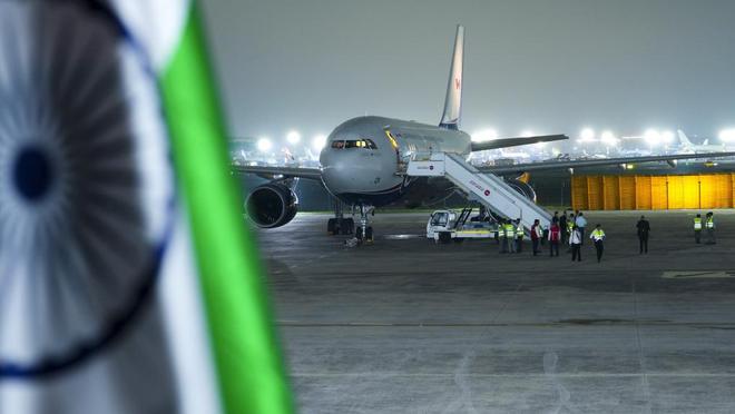 谁掐了拜登的麦克风？G20峰会后，拜登访越之旅现尴尬 特鲁多专机故障滞留印度