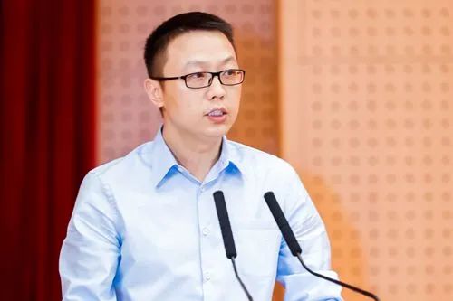 阿里CEO吴泳铭“新政”：亲自坐镇直管阿里云 在大模型时代二次创业