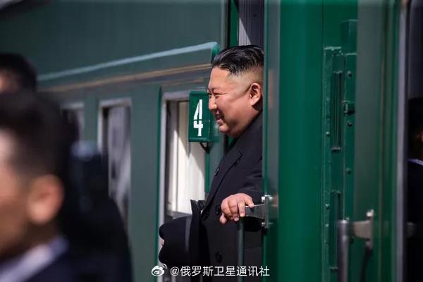 金正恩抵达俄罗斯滨海边疆区 与俄官员举行会谈