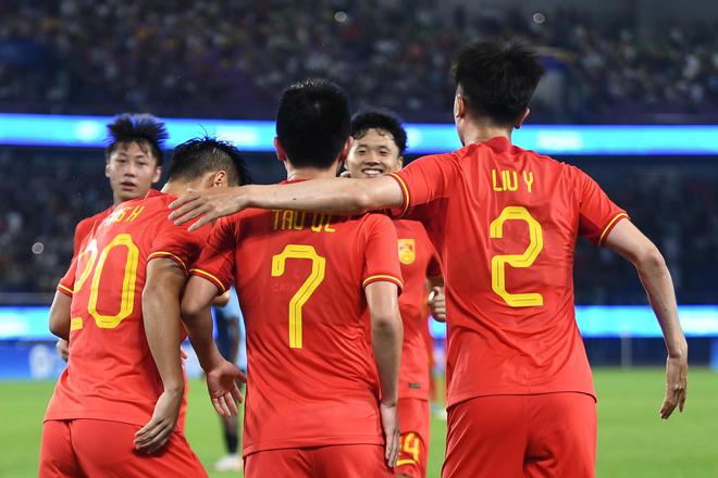 中国亚运男足5比1击败印度队！暗夜中的中国足球终于收获一场大胜