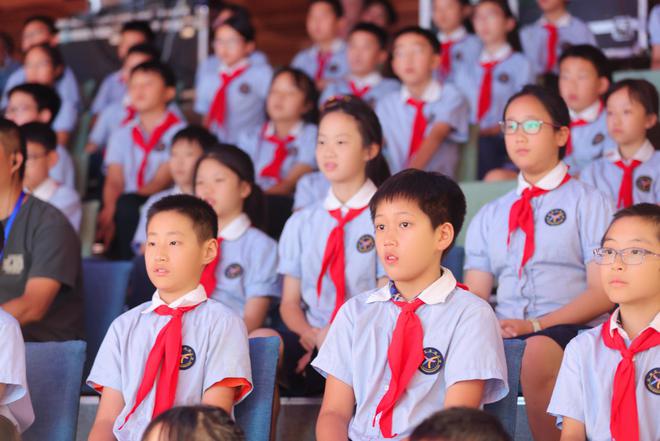 因热爱而努力，因坚持而发光 成都市中小学生“成长讲座”第二场开讲