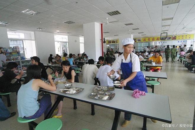 谁来管管这些亲戚，关系户承包学校食堂比预制菜更可恨，家长担忧