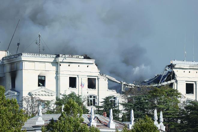 俄黑海舰队总部坍塌建筑被爆炸拆除