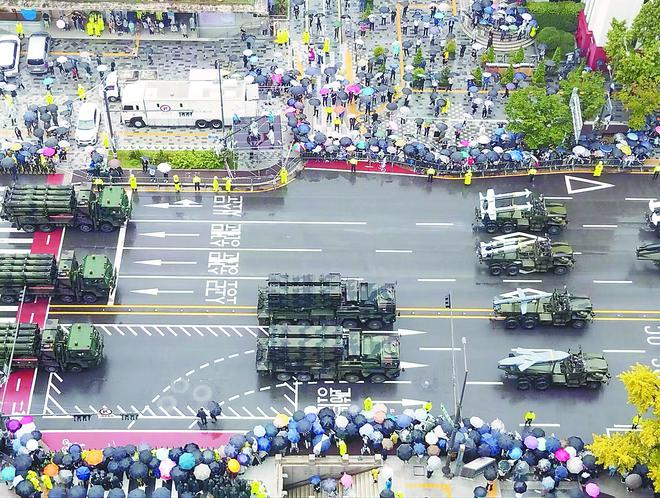 韩国高调阅兵展示“秘密武器”