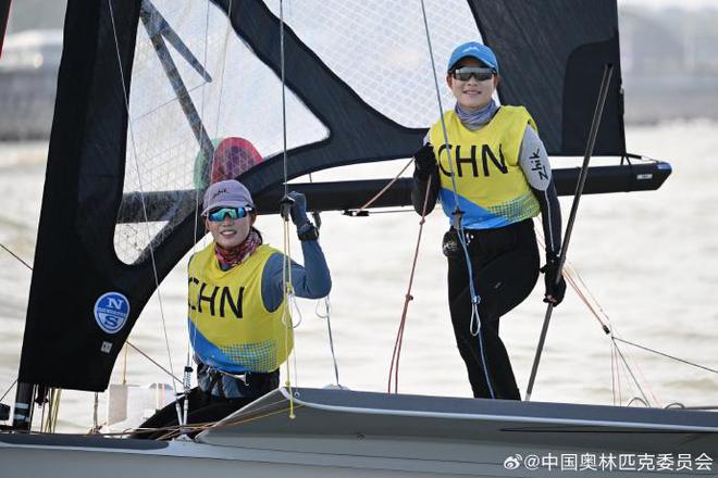 中国队夺得杭州亚运会女子快速艇-49人FX级金牌