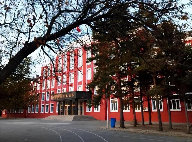 哈尔滨风华中学，年级排多少名，有望考入省重点？基于近三年数据