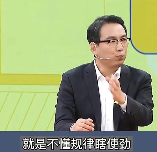 仔细观察发现，脆弱、攀比、势利的人是家长，学生反倒在照顾父母