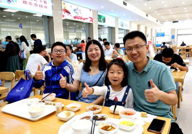 扬州市政府食堂提供游客餐，网友：为了文旅发展拼了