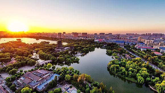 土地热线 | 上海第三批宅地首轮184.6亿出让7幅 济南4宅地收金23.86亿