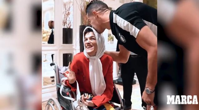 C罗或因亲吻伊朗残疾女画家遭鞭刑？官方辟谣