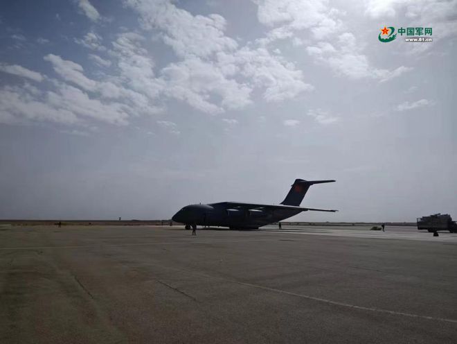 中国空军运-20飞抵阿富汗，救灾！
