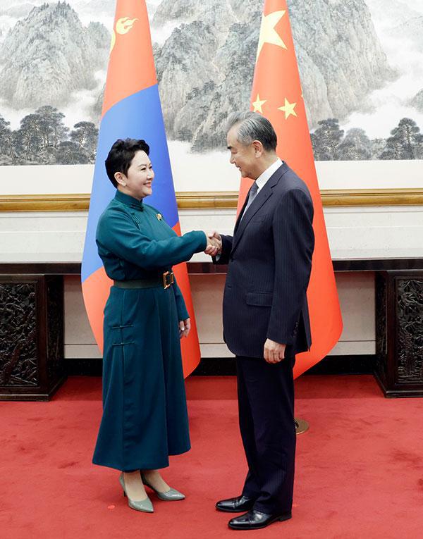 王毅会见蒙古国外长：愿同蒙方加强发展战略对接