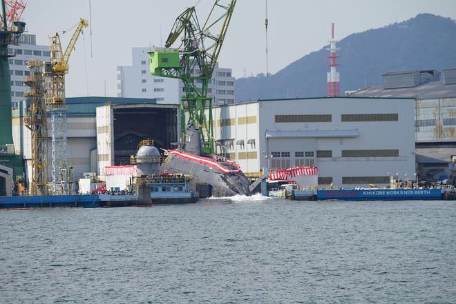 日本大鲸型潜艇四号艇下水，命名为“雷鲸”