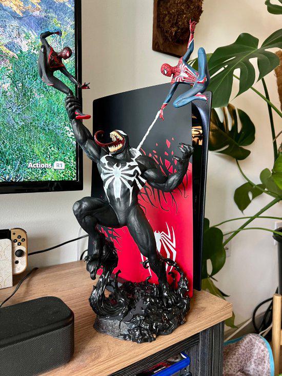 网友分享《蜘蛛侠2》豪华版雕像：19英寸、比PS5高