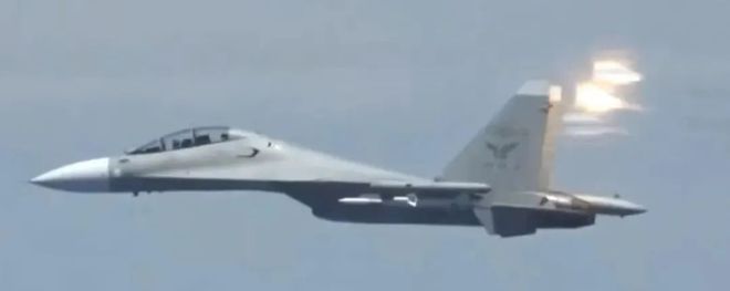 美国防部公布解放军战机发射干扰弹视频，指责“鲁莽”，中方驳斥！